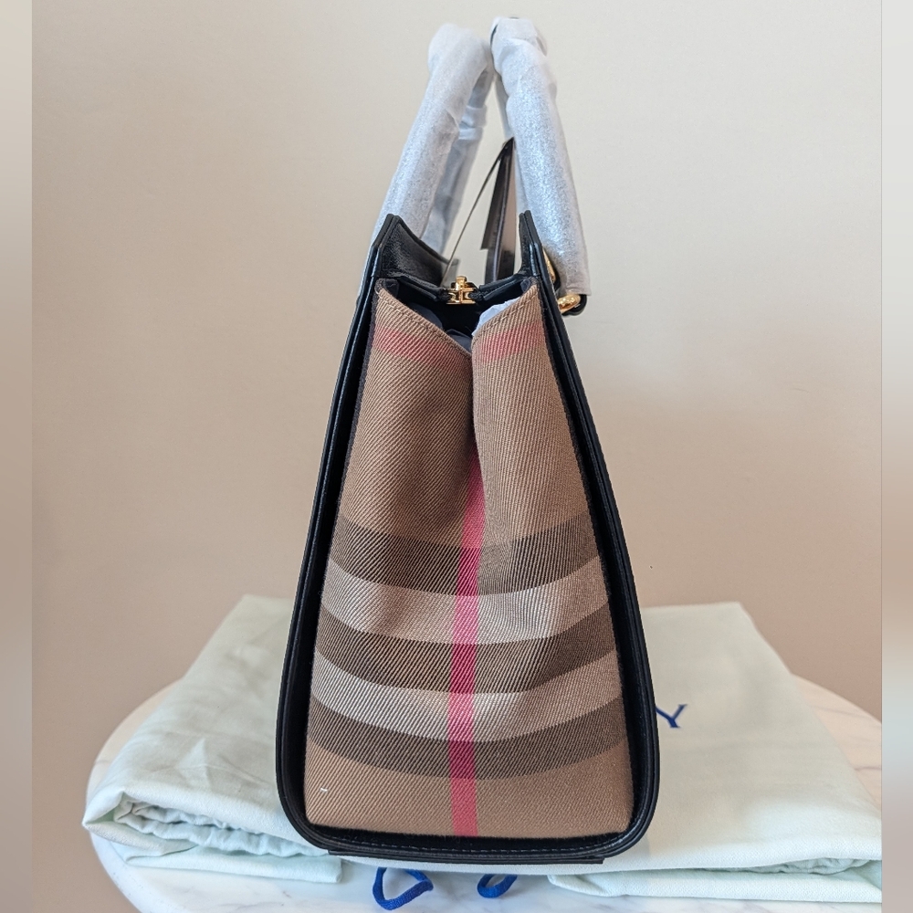 NWT Authentic Burberry Banwell Bag - Picture 3 of 9